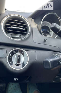 Седан Mercedes-Benz C-Class 2011 в 