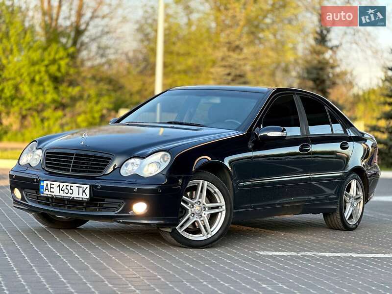 Mercedes-Benz C-Class 2005