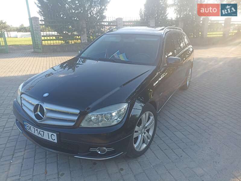 Универсал Mercedes-Benz C-Class 2011 в Вараше
