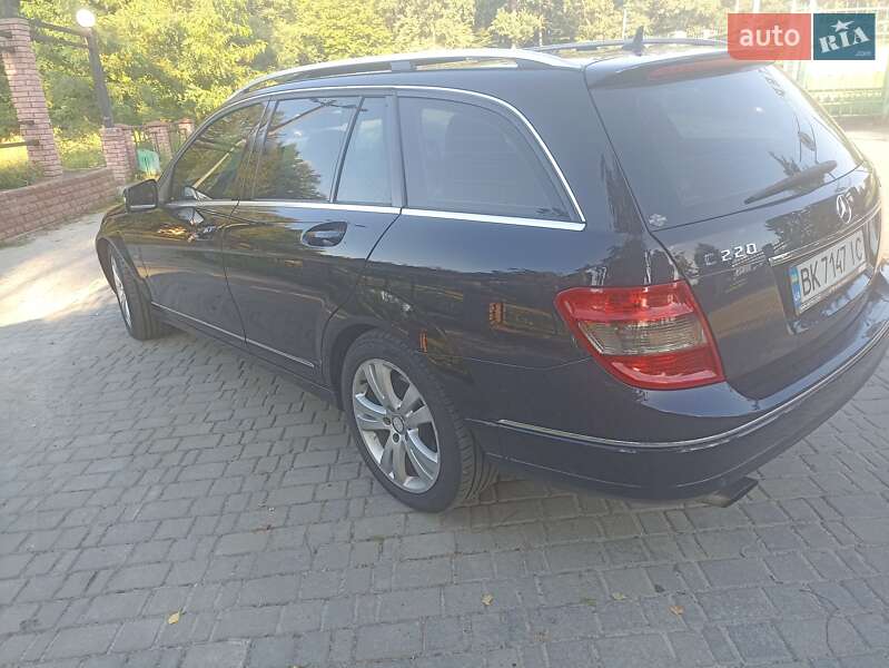 Универсал Mercedes-Benz C-Class 2011 в Вараше