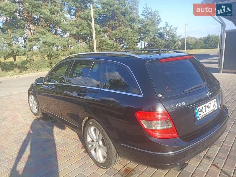 Универсал Mercedes-Benz C-Class 2011 в Вараше