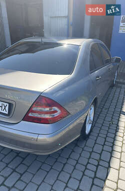 Седан Mercedes-Benz C-Class 2004 в 