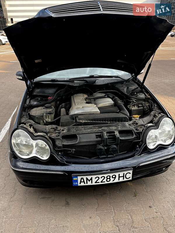Седан Mercedes-Benz C-Class 2002 в Житомире