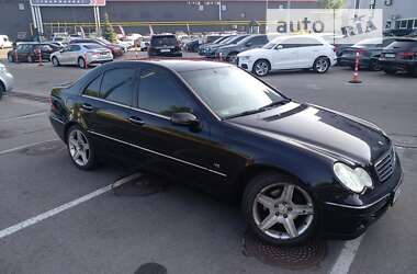 Седан Mercedes-Benz C-Class 2004 в Киеве