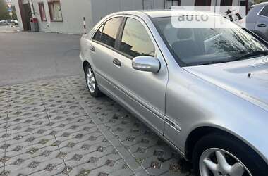 Седан Mercedes-Benz C-Class 2002 в Киеве