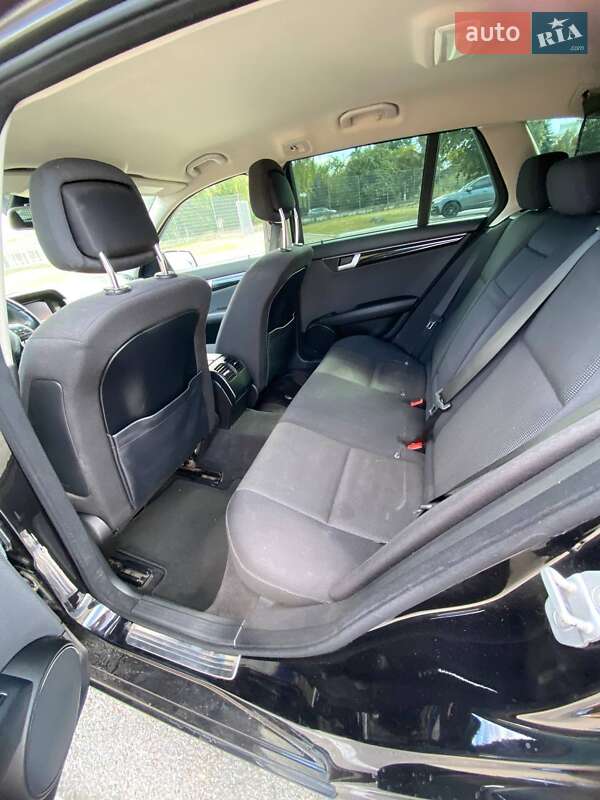 Универсал Mercedes-Benz C-Class 2011 в Житомире