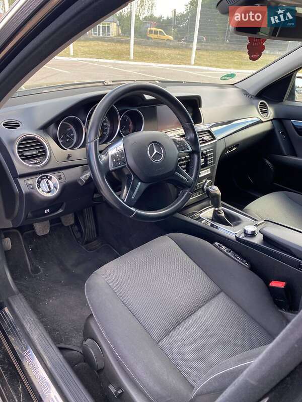 Универсал Mercedes-Benz C-Class 2011 в Житомире