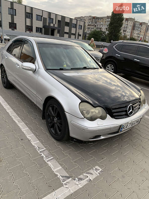 Седан Mercedes-Benz C-Class 2000 в Киеве