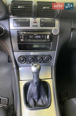 Купе Mercedes-Benz C-Class 2004 в 