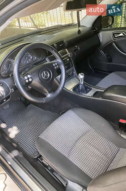 Купе Mercedes-Benz C-Class 2004 в 