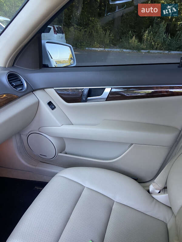 Седан Mercedes-Benz C-Class 2013 в Тернополе