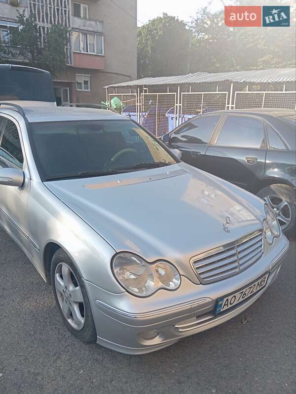 Mercedes-Benz C-Class 2004