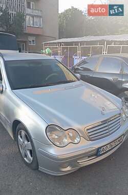 Универсал Mercedes-Benz C-Class 2004 в 