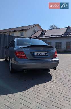 Седан Mercedes-Benz C-Class 2013 в Острозі