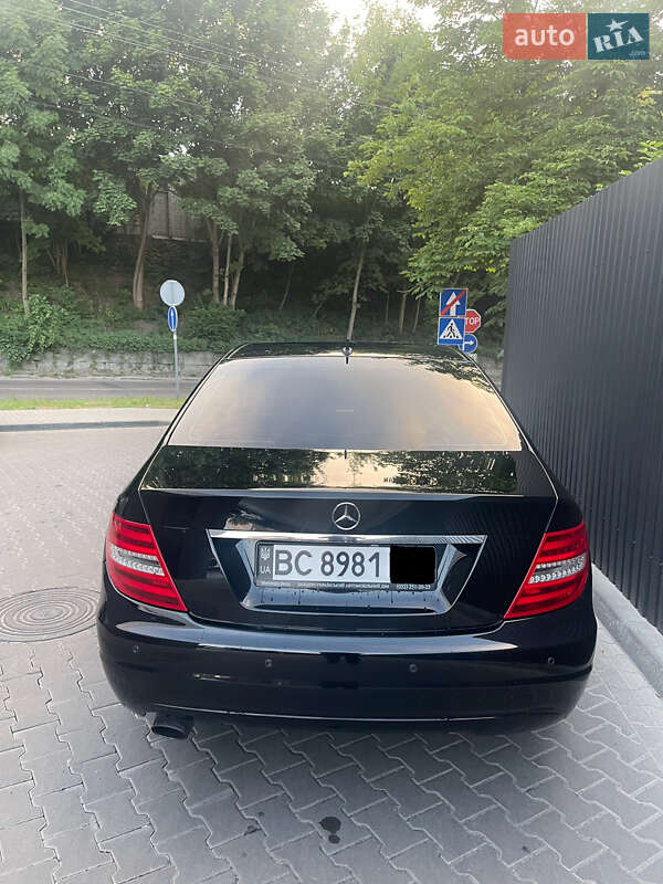 Седан Mercedes-Benz C-Class 2011 в Львові