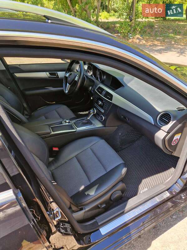 Універсал Mercedes-Benz C-Class 2011 в Чернівцях фото 16 Універсал Mercedes-Benz C-Class 2011 в Чернівцях