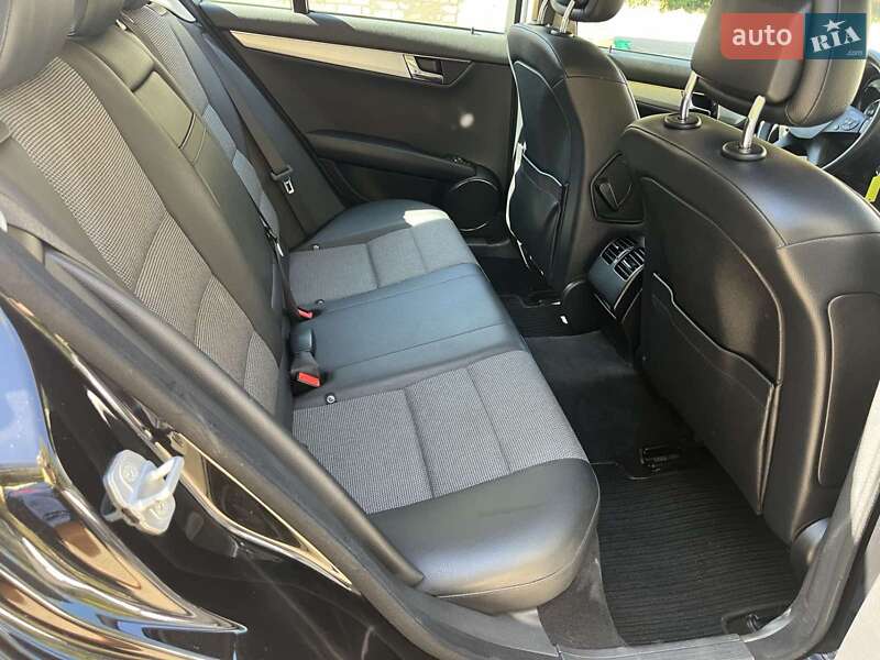 Универсал Mercedes-Benz C-Class 2010 в Кривом Роге
