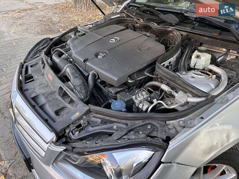 Універсал Mercedes-Benz C-Class 2011 в Києві