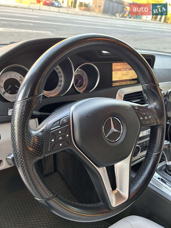Універсал Mercedes-Benz C-Class 2011 в Києві