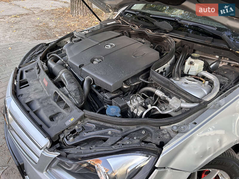 Універсал Mercedes-Benz C-Class 2011 в Києві