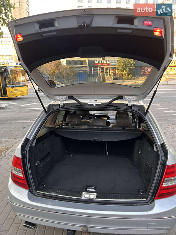 Універсал Mercedes-Benz C-Class 2011 в Києві