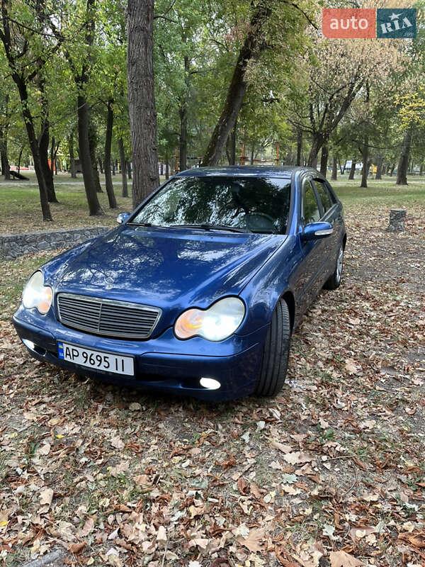 Седан Mercedes-Benz C-Class 2002 в Запоріжжі