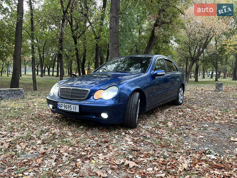 Седан Mercedes-Benz C-Class 2002 в Запоріжжі