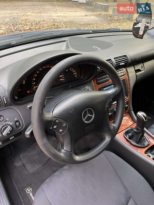 Седан Mercedes-Benz C-Class 2002 в Запоріжжі