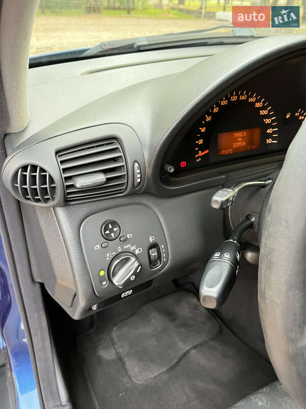 Седан Mercedes-Benz C-Class 2002 в Запоріжжі