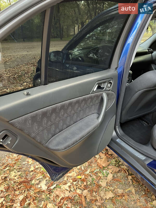 Седан Mercedes-Benz C-Class 2002 в Запоріжжі