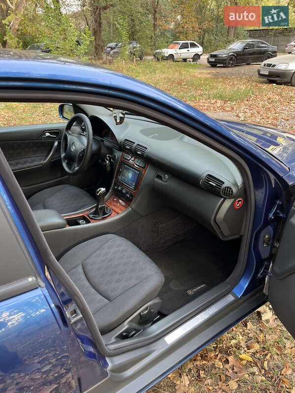 Седан Mercedes-Benz C-Class 2002 в Запоріжжі