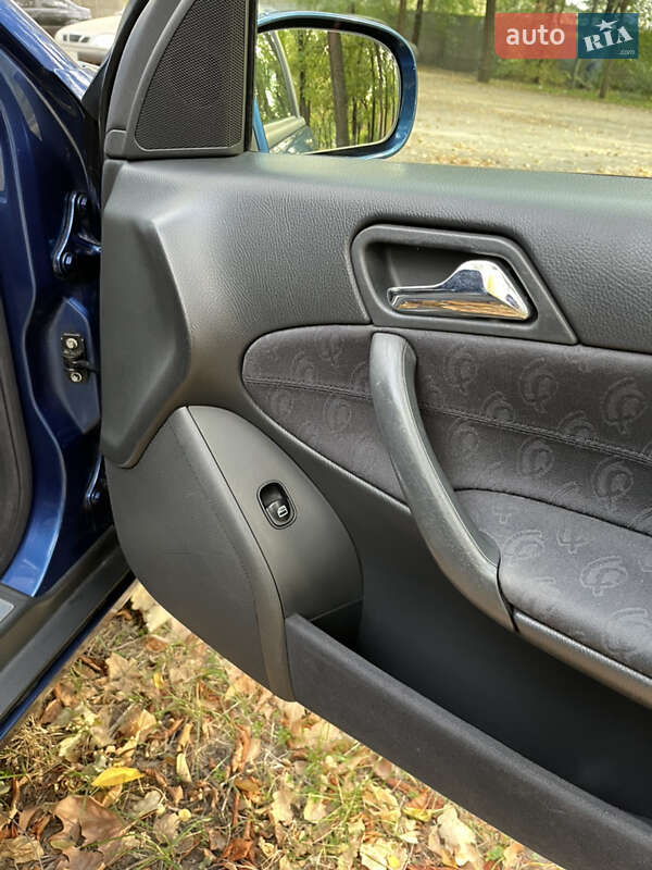 Седан Mercedes-Benz C-Class 2002 в Запоріжжі