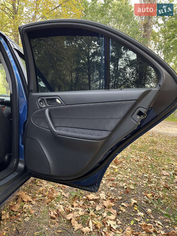 Седан Mercedes-Benz C-Class 2002 в Запоріжжі