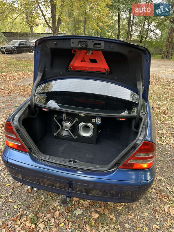 Седан Mercedes-Benz C-Class 2002 в Запоріжжі