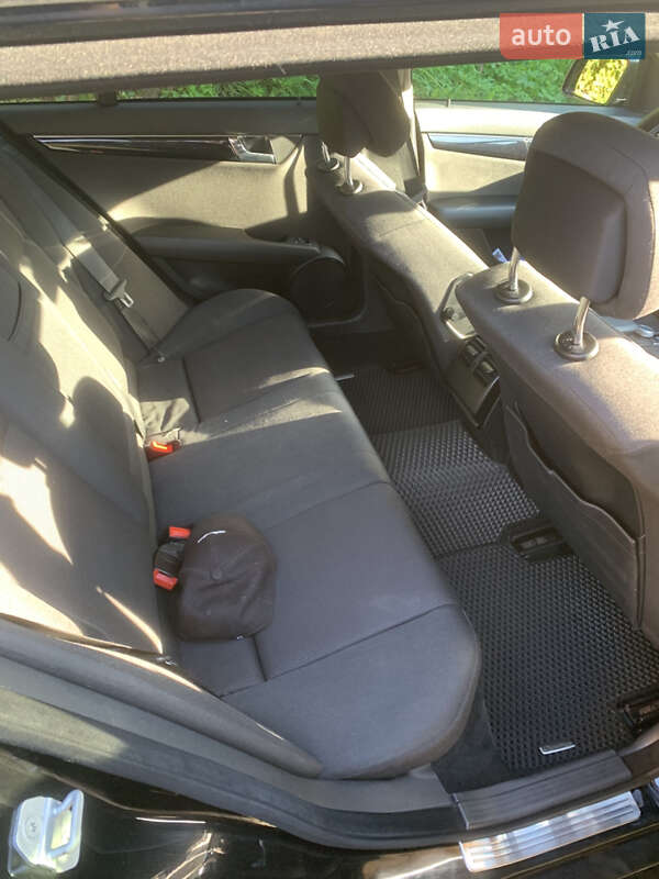 Універсал Mercedes-Benz C-Class 2010 в Долині
