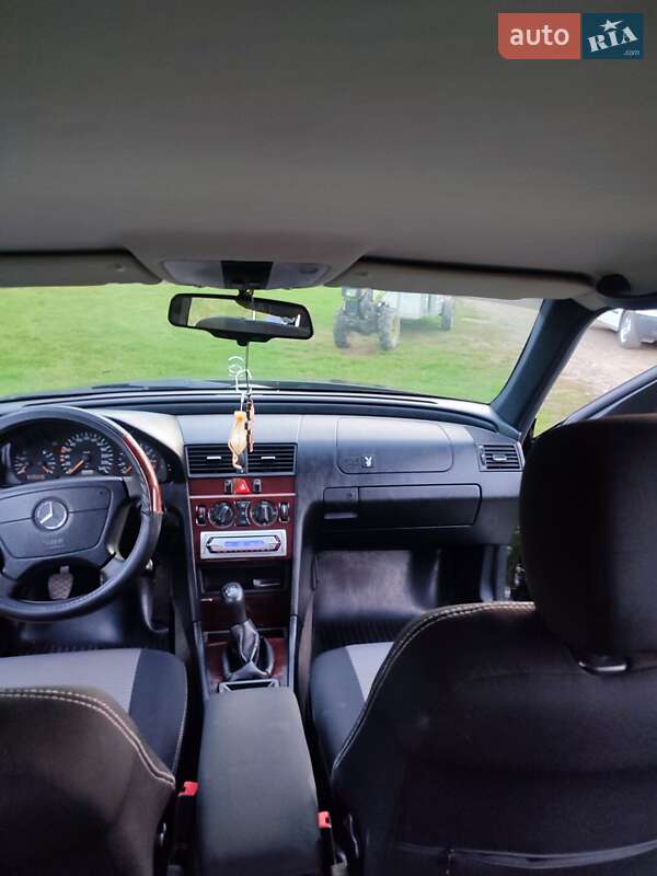 Седан Mercedes-Benz C-Class 1996 в Черновцах