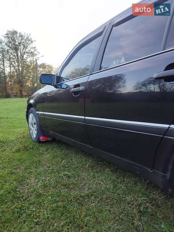 Седан Mercedes-Benz C-Class 1996 в Черновцах