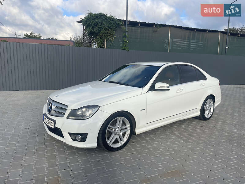 Mercedes-Benz C-Class 2011