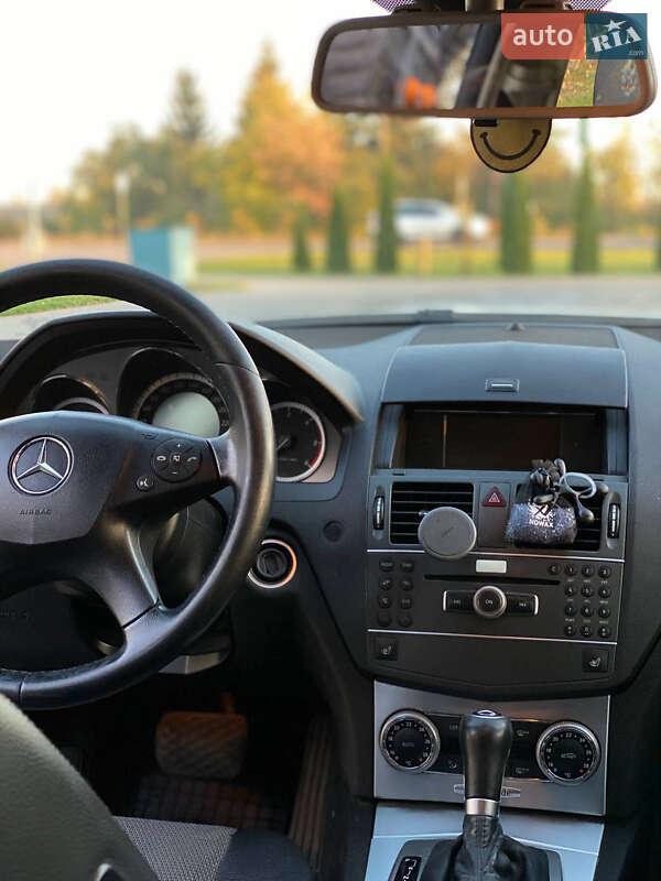 Універсал Mercedes-Benz C-Class 2011 в Нововолинську