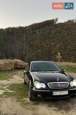 Седан Mercedes-Benz C-Class 2005 в Вигоді