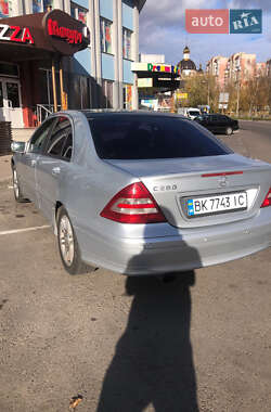 Седан Mercedes-Benz C-Class 2006 в 