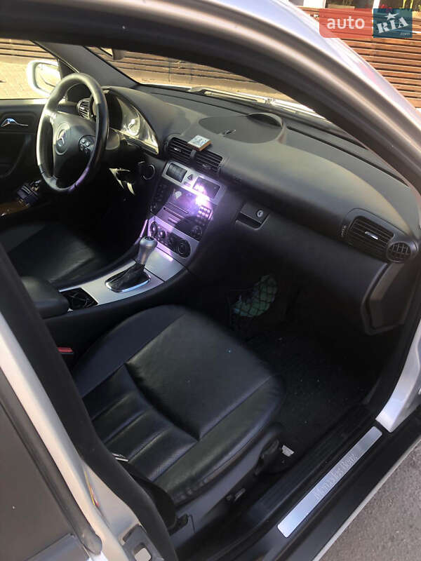 Седан Mercedes-Benz C-Class 2006 в Рівному