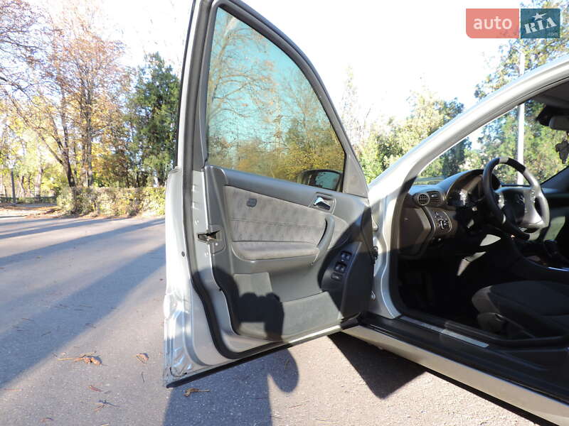 Седан Mercedes-Benz C-Class 2002 в Кривом Роге
