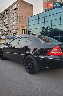 Седан Mercedes-Benz C-Class 2004 в 