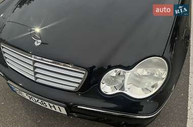 Універсал Mercedes-Benz C-Class 2005 в 