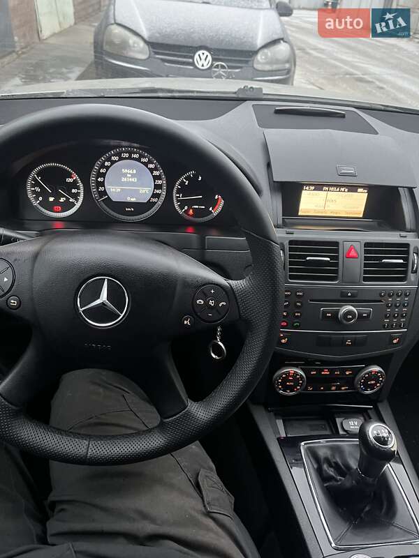 Универсал Mercedes-Benz C-Class 2010 в Киеве
