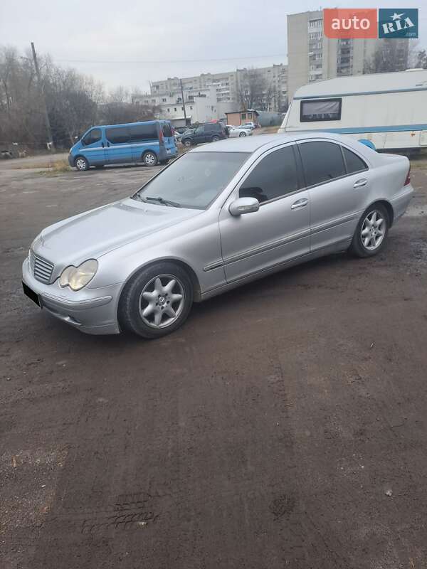 Седан Mercedes-Benz C-Class 2002 в Львове