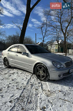 Седан Mercedes-Benz C-Class 2004 в Дніпрі