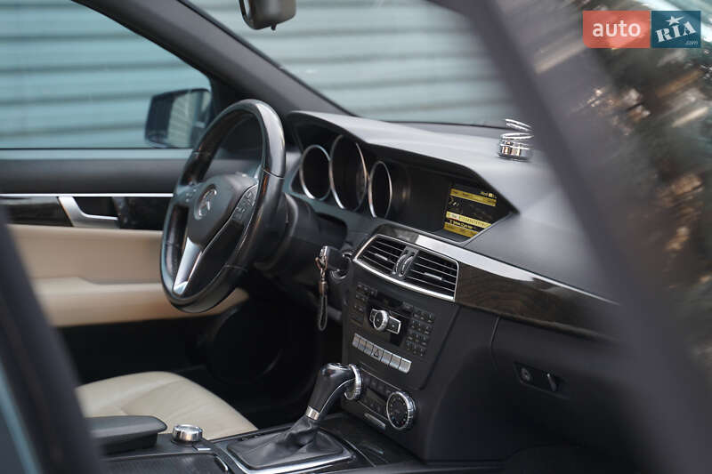 Універсал Mercedes-Benz C-Class 2012 в Івано-Франківську