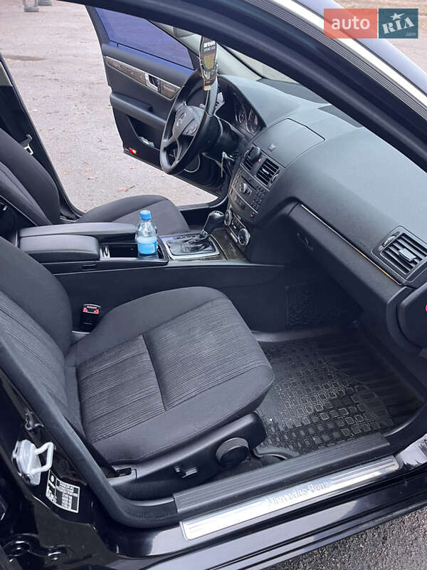 Універсал Mercedes-Benz C-Class 2011 в Києві